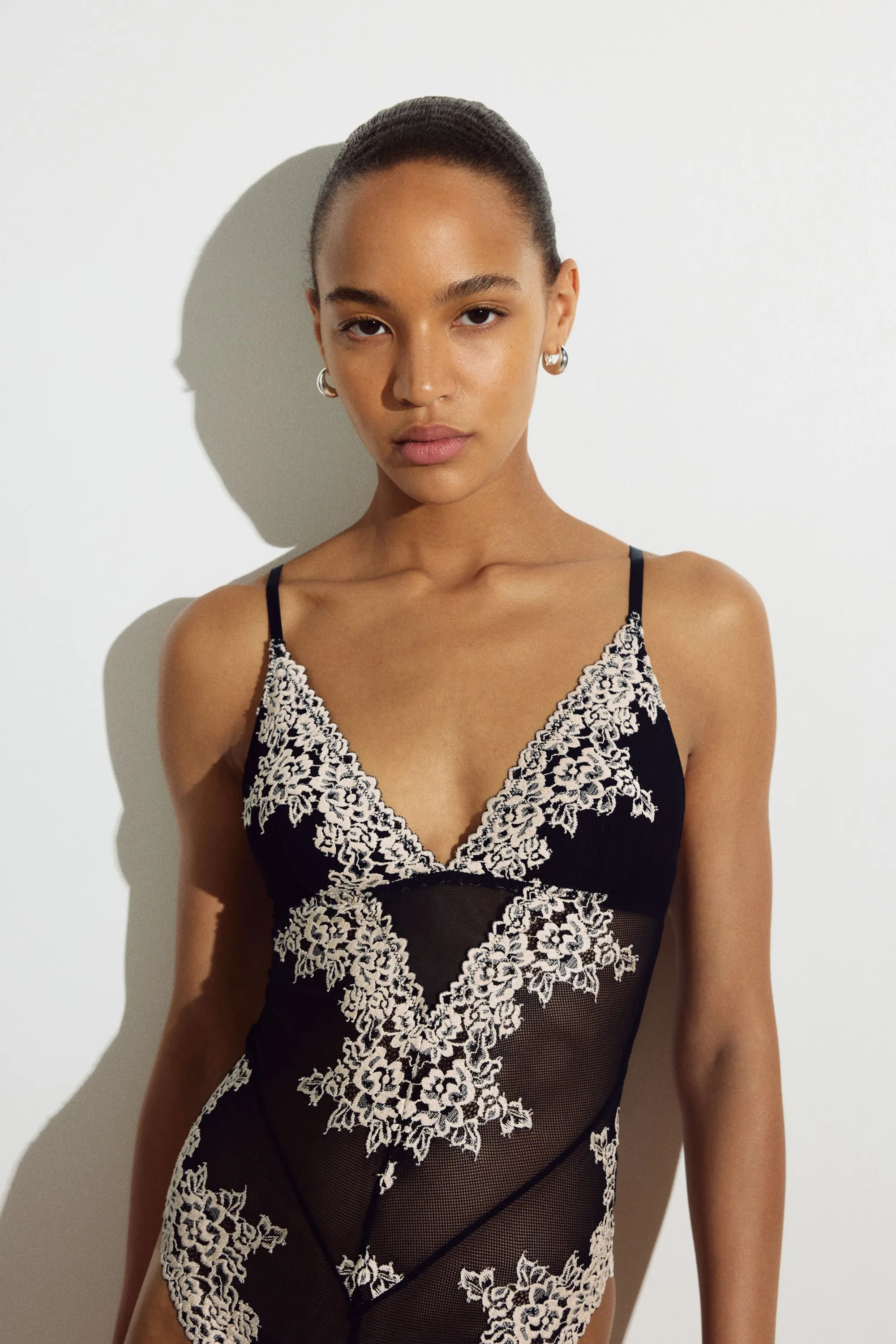 Body en dentelle avec bonnets paddés - Noir/crème