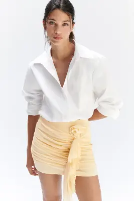 Minijupe avec fleur - Jaune clair — photo 2