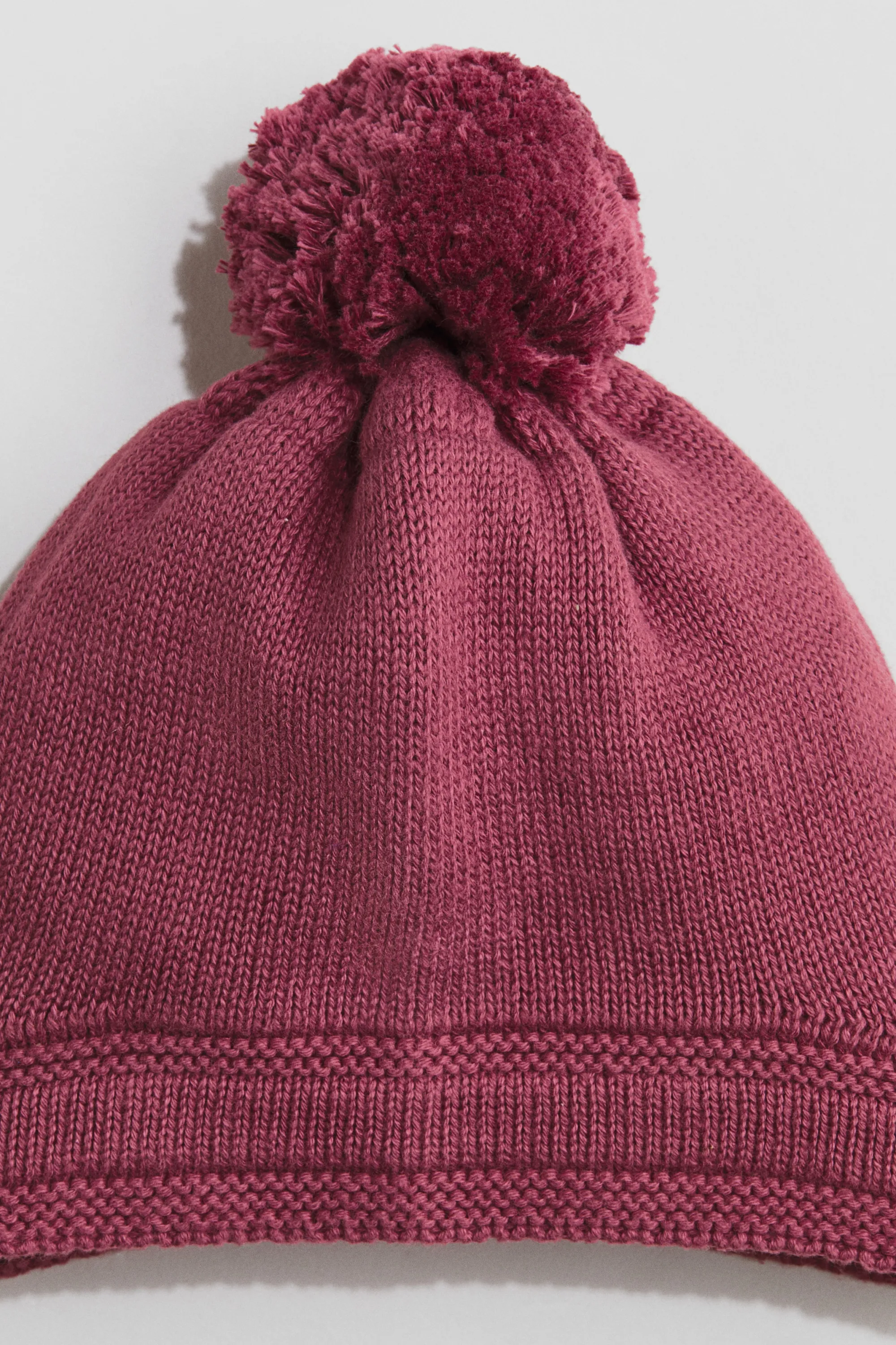 Bonnet en maille avec liens à nouer sous le menton - Rose ancien foncé