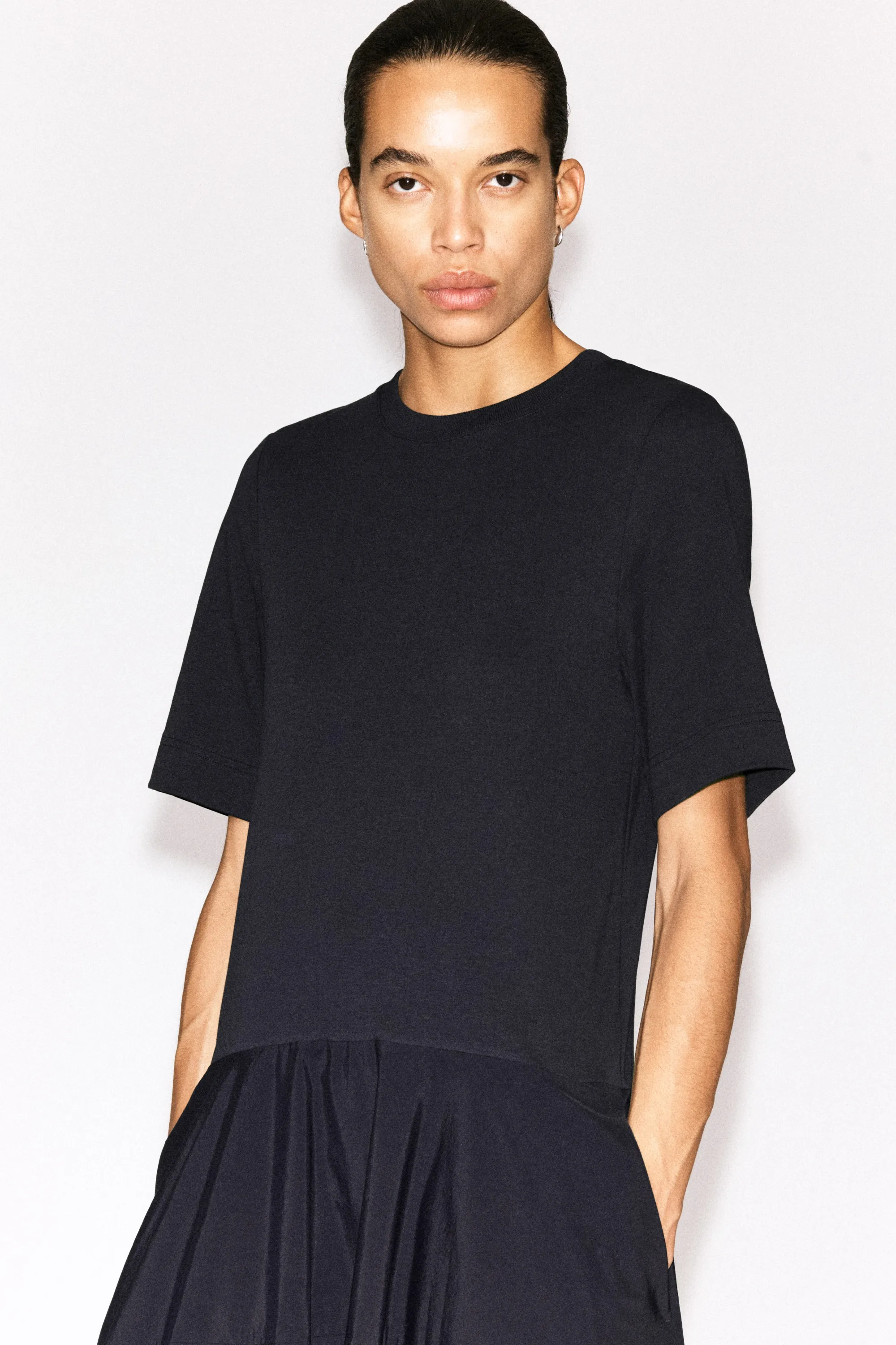 ROBE MIDI À TAILLE BASSE ET PANNEAU CONTRASTÉ - BLEU MARINE