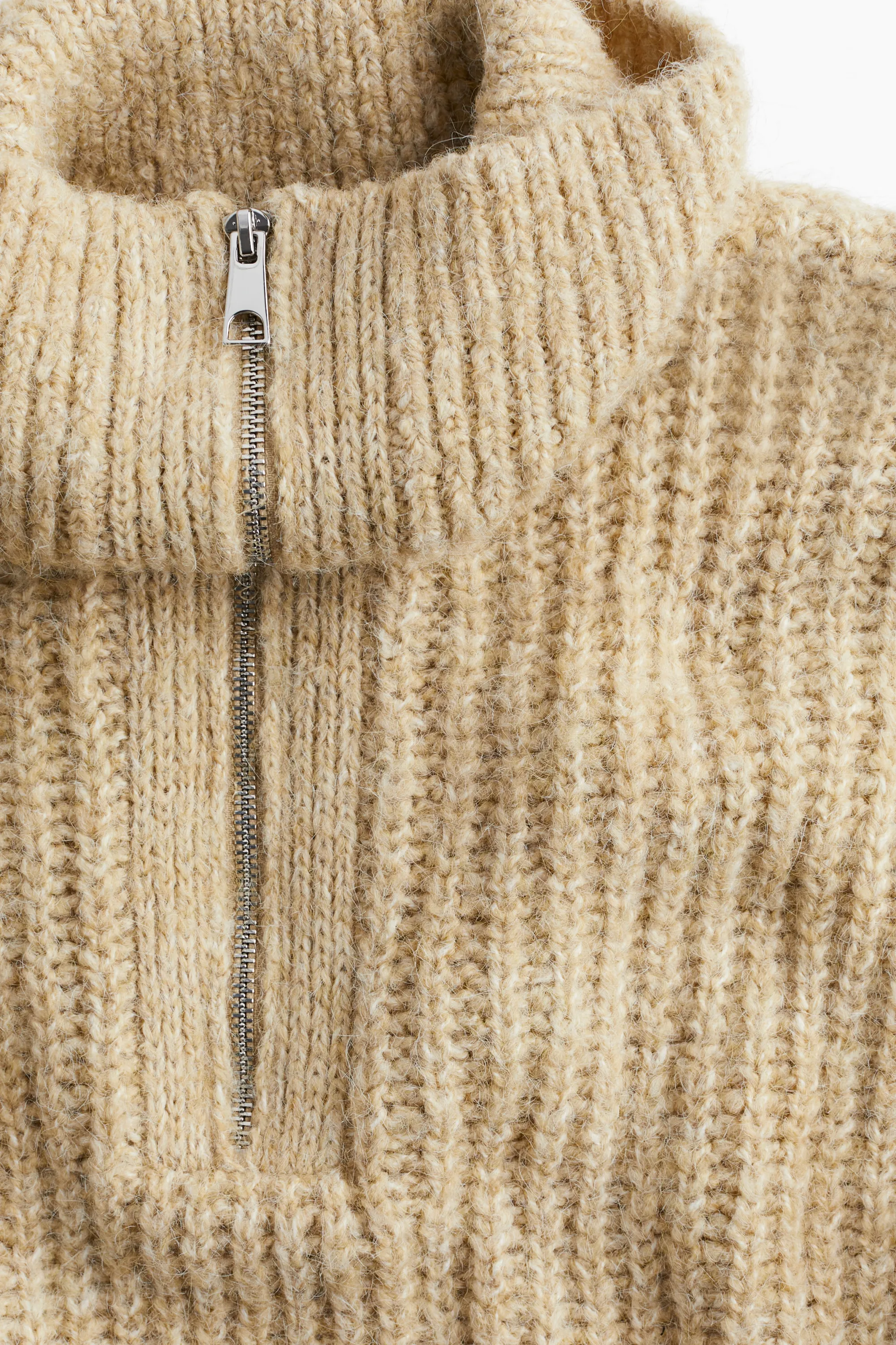 Robe en maille côtelée avec col zippé - Beige