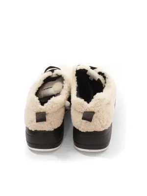 Chaussures plates en shearling blanc crème semelle et lacets noirs Prix boutique 1100€ Taille 40 — photo 5
