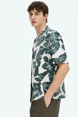 Chemise Regular Fit avec col cubain - Blanc/plantes — photo 4