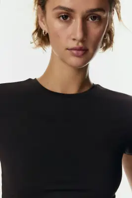 T-shirt ajusté en microfibre - Marron foncé — photo 2