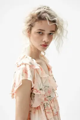 Blouse volantée avec liens à nouer - Rose clair/fleuri — photo 2