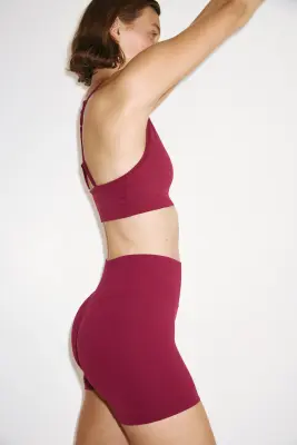 Short moulant scrunch Seamless DryMove™ - Grenade foncé — photo 2
