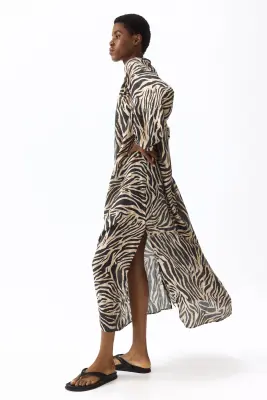 Robe oversize avec ceinture à nouer - Noir/imprimé zèbre — photo 4