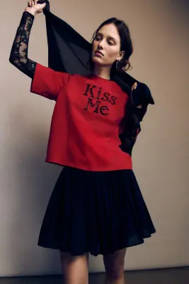 T-shirt avec détails brodés - Rouge/Kiss Me — photo 2