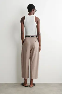 PANTALON DE TAILLEUR BARREL EN COTON - SABLE — photo 3
