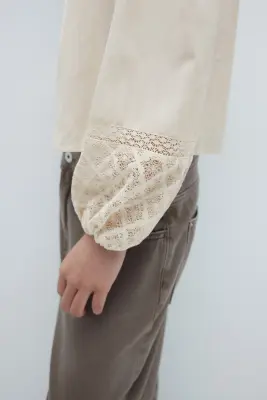Blouse avec dentelle - Crème — photo 4