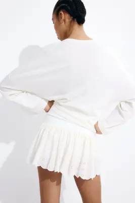 Mini jupe-short avec broderie anglaise - Crème — photo 2