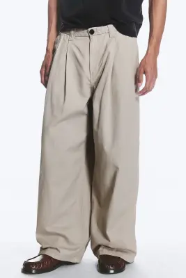Chino baggy plissé en sergé Otis - Taupe cendré clair — photo 1