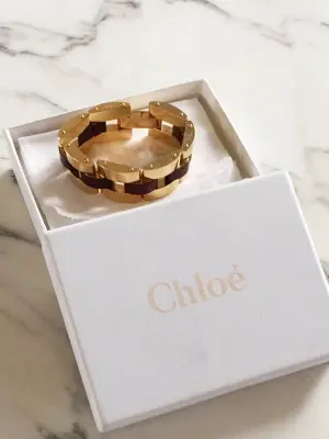 Bracelet chaîne en laiton doré et cuir rouge bordeaux NEUF Prix boutique 550€ — photo 2