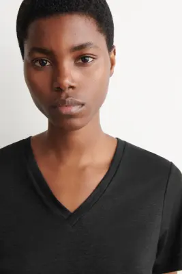 T-SHIRT LIN COL V - NOIR — photo 2