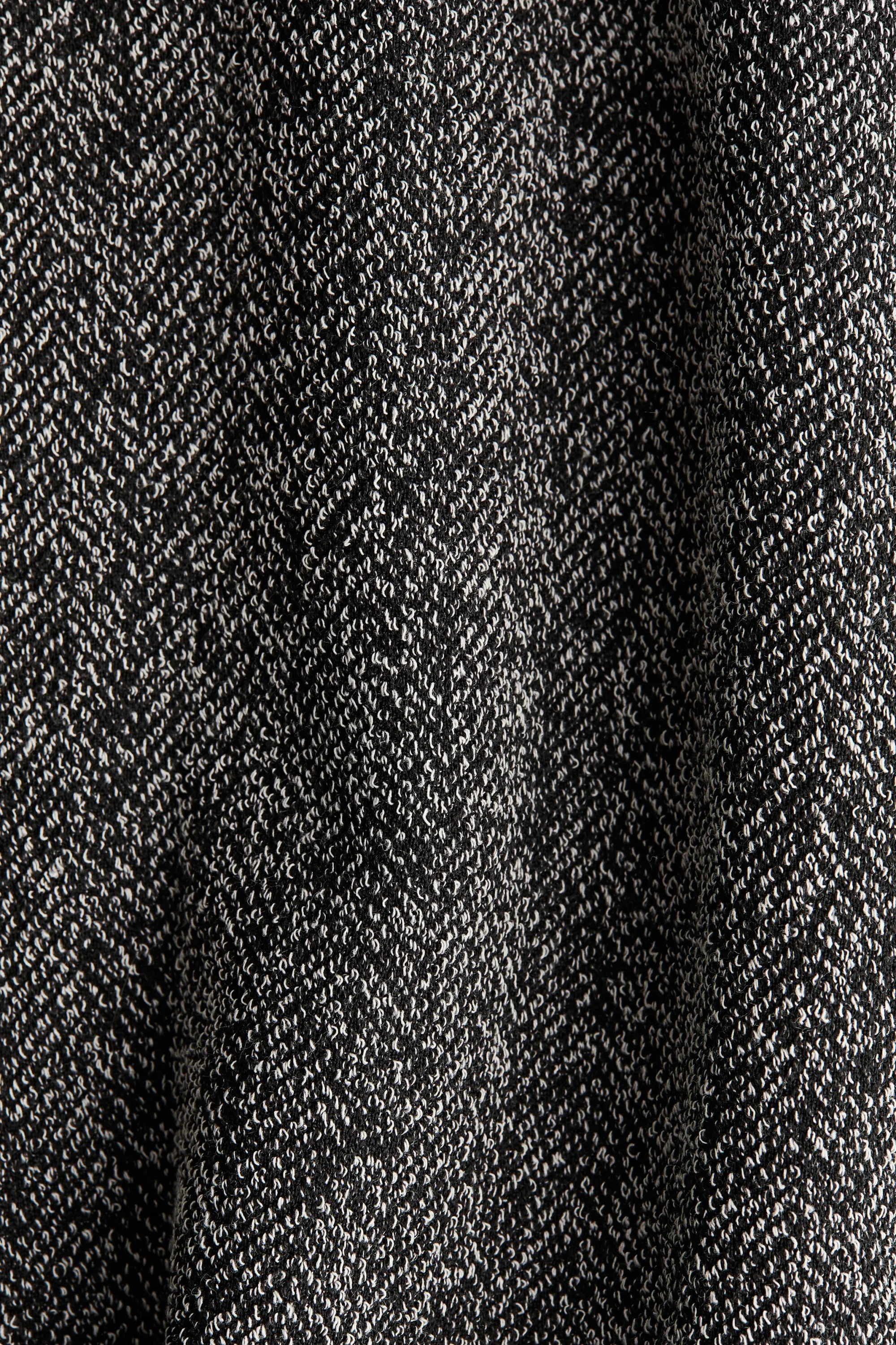 Top à encolure en V - Gris foncé/motif chevron
