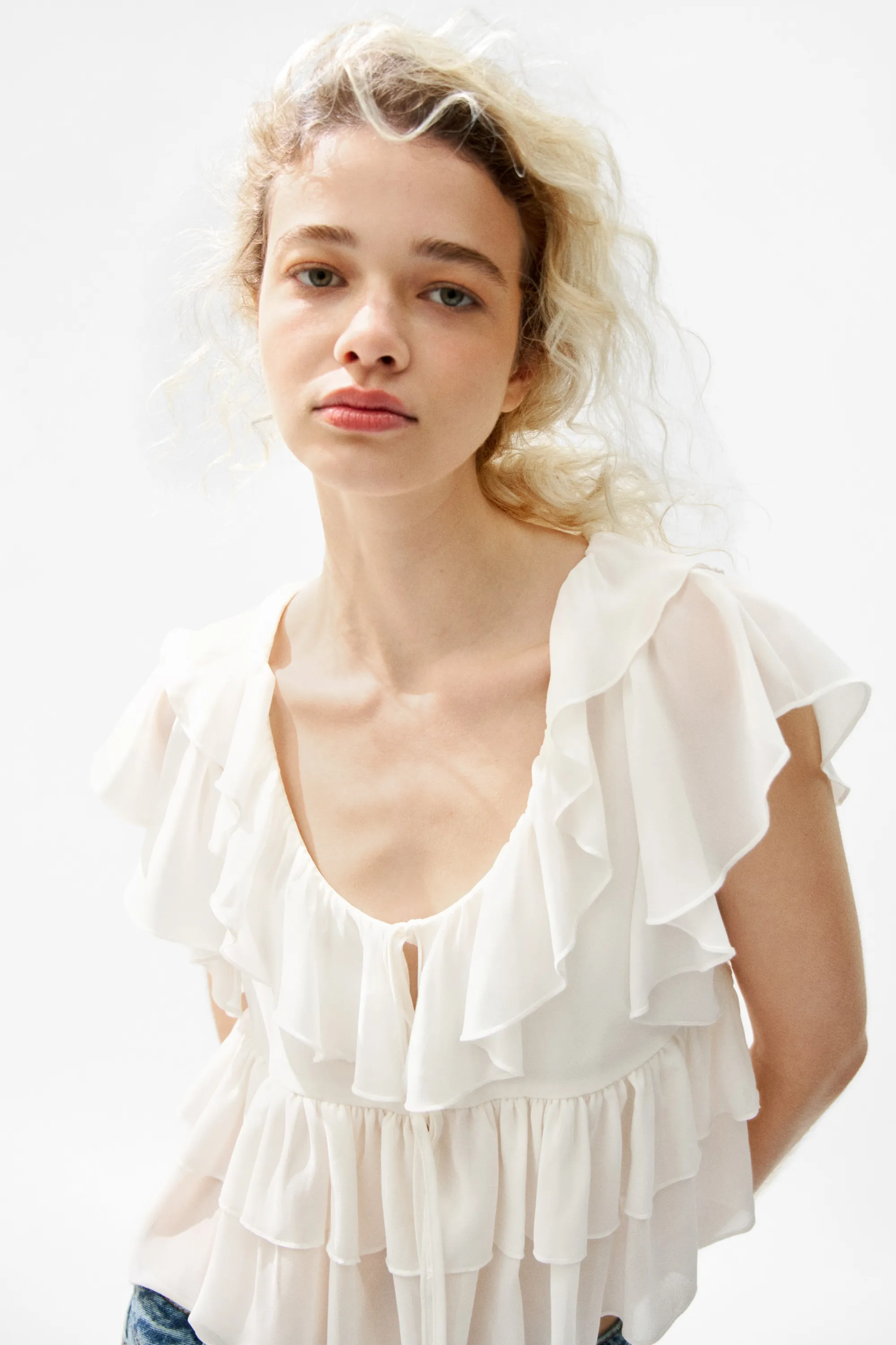 Blouse volantée avec liens à nouer - Crème