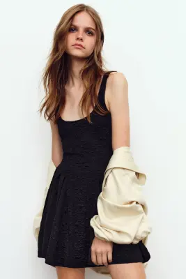 Robe à encolure dégagée avec jupe évasée - Noir — photo 2