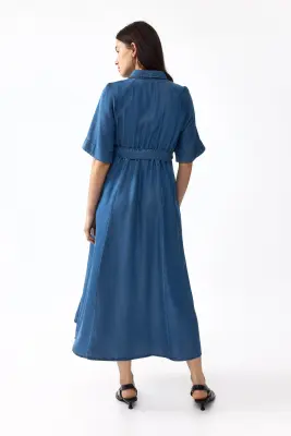 MAMA Robe en denim avec ceinture à nouer - Bleu denim — photo 3