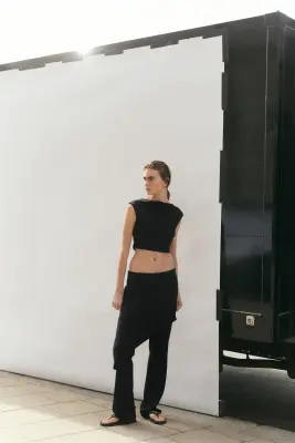 Crop top découpé - Noir — photo 2