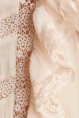 Robe à volants ruchés avec dentelle - Beige clair — photo 4