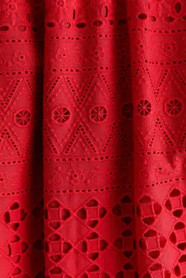 Robe découpé avec broderie anglaise - Rouge — photo 5