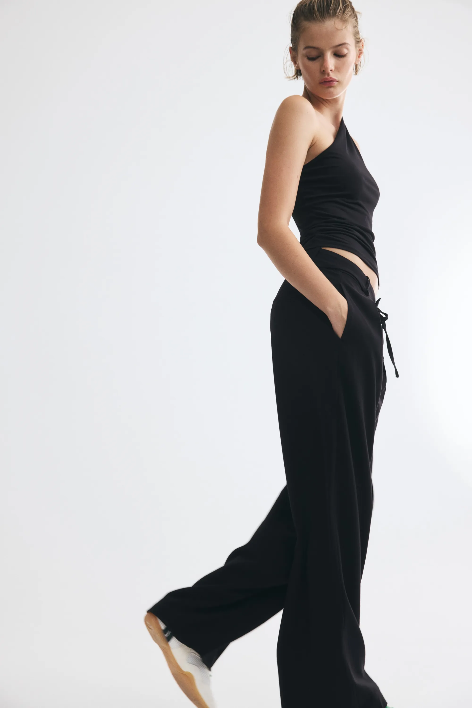 Pantalon à pinces avec ceinture à nouer - Noir