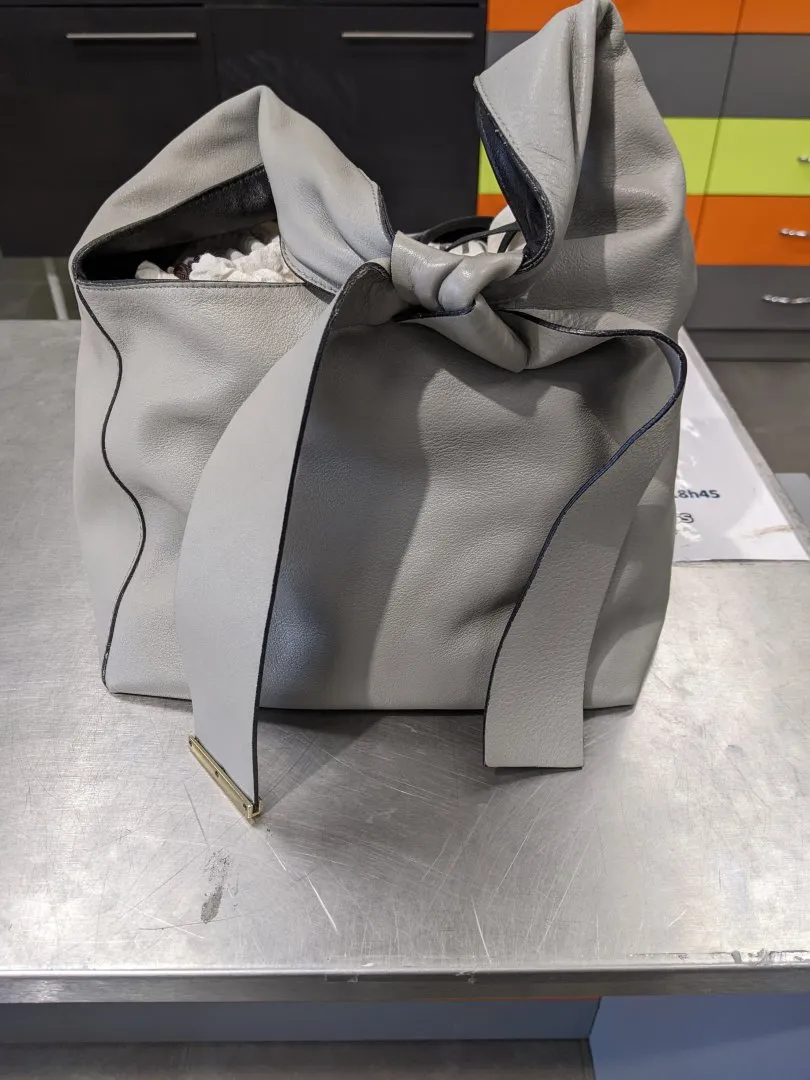 Sac gris noeud