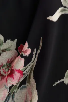 Robe asymétrique avec épaules dénudées - Noir/fleuri — photo 5