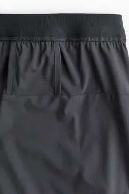 Short de sport mi-long 2-en-1 DryMove™ - Gris foncé — photo 1