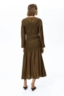 Robe smockée - Vert kaki foncé — photo 3