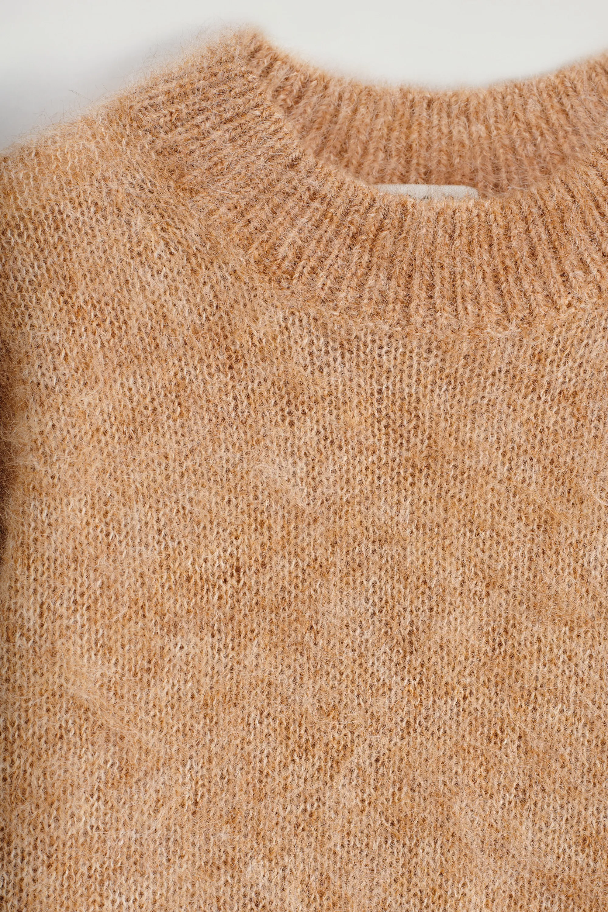 PULL À COL ROND EN MOHAIR ET LAINE - CAMEL CHINÉ