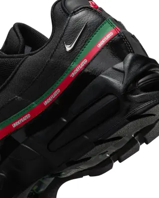 x Undefeated Air Max 95 Black — photo 5
