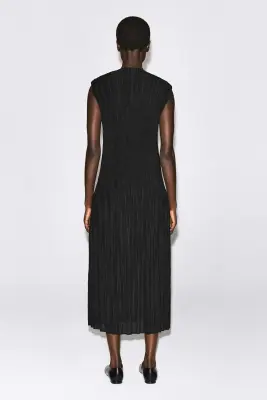 ROBE LONGUE SANS MANCHES EN JACQUARD PLISSÉ - NOIR — photo 3