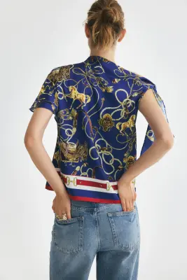Top asymétrique avec détail à nouer - Bleu foncé/motif — photo 2