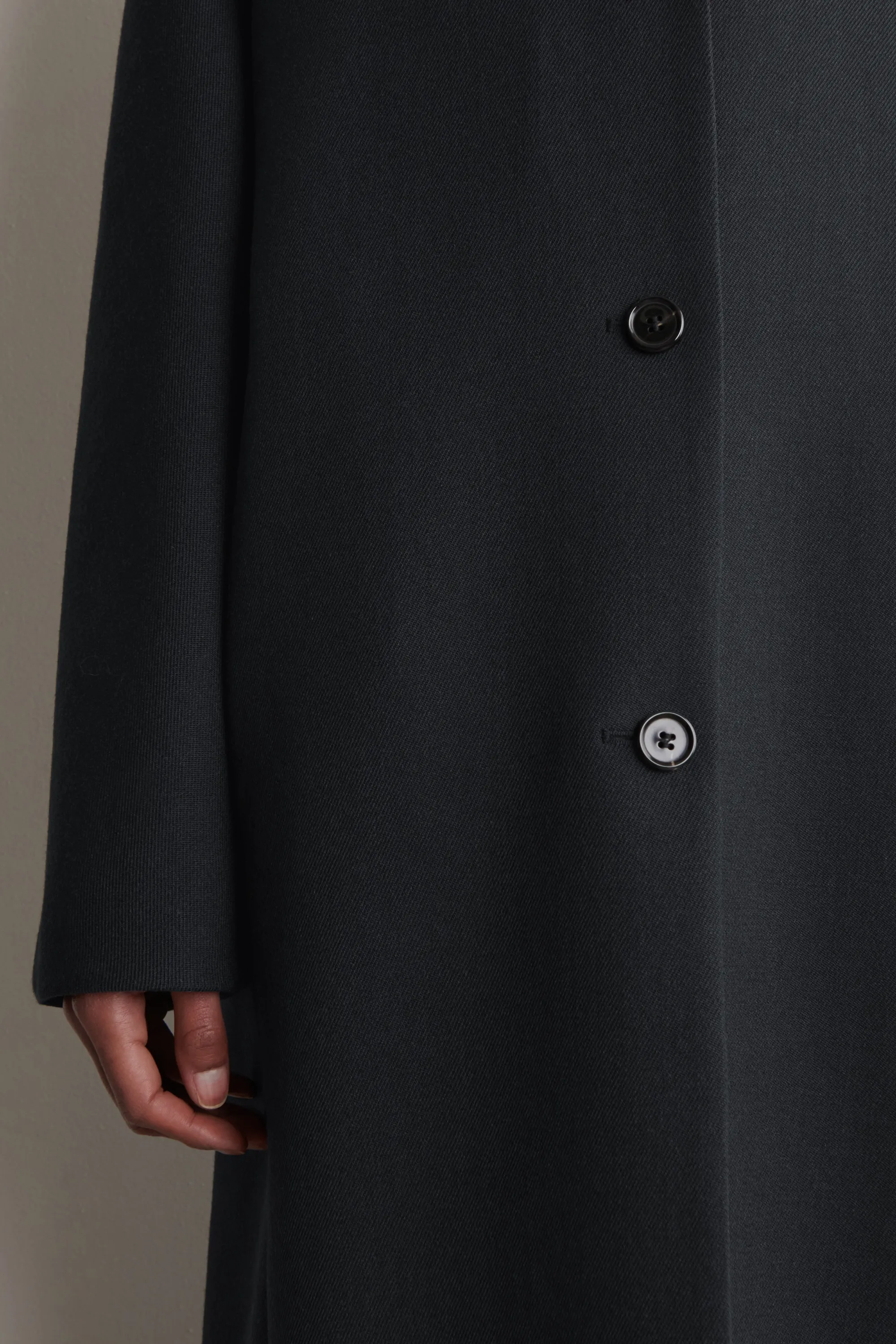 MANTEAU SANS COL EN SERGÉ DE LAINE - GRIS FONCÉ