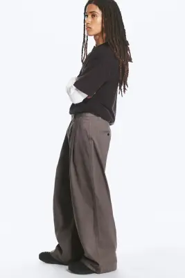 Chino baggy plissé en sergé Otis - Taupe foncé — photo 3