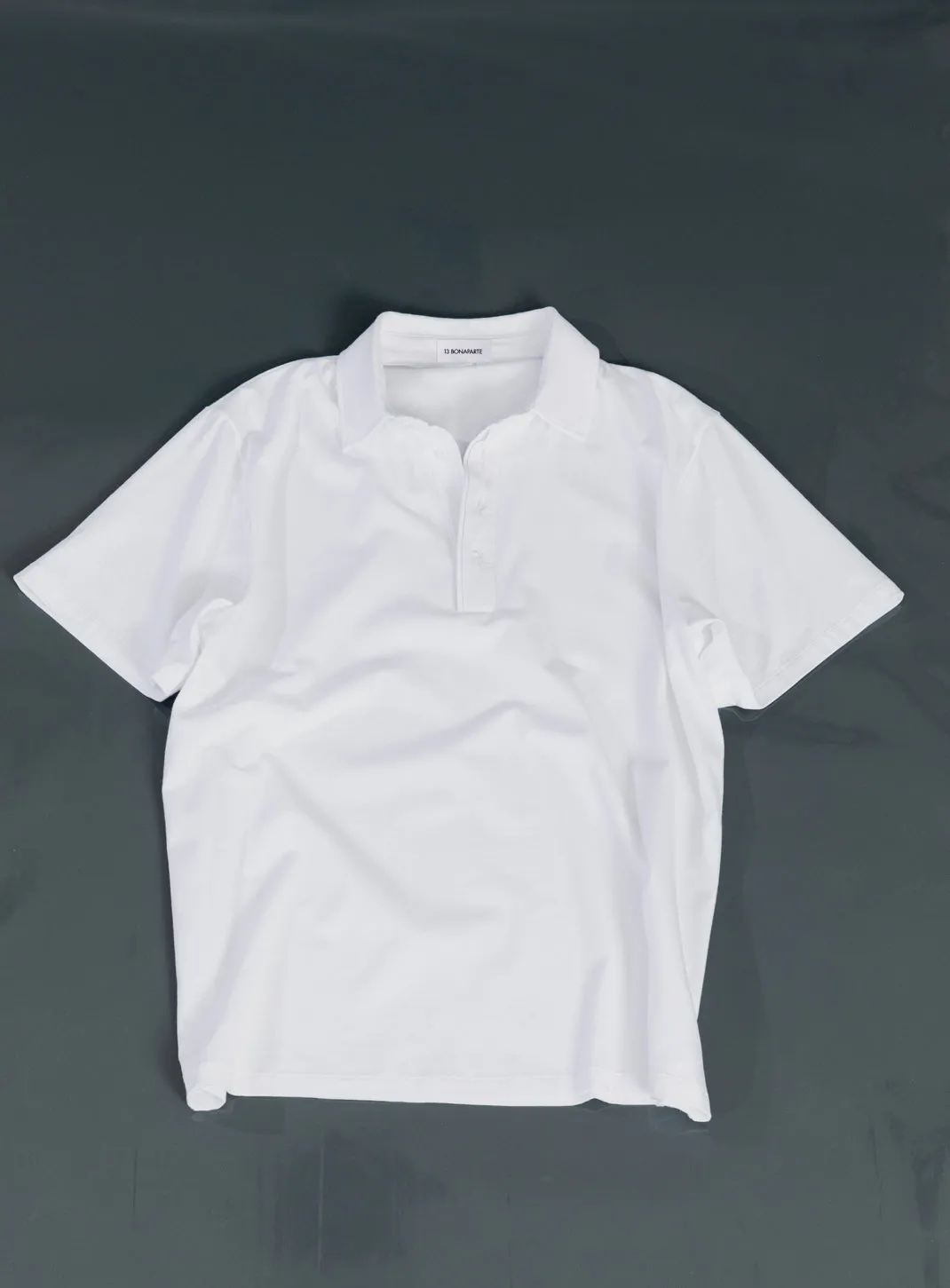 Pleated Tab Short Sleeve Poloshirt in White Cotton & Elastane