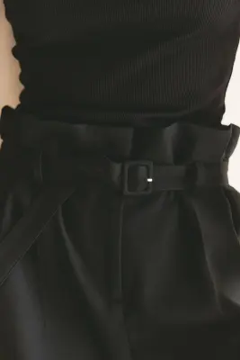 Short en viscose mélangée avec ceinture - Noir — photo 3