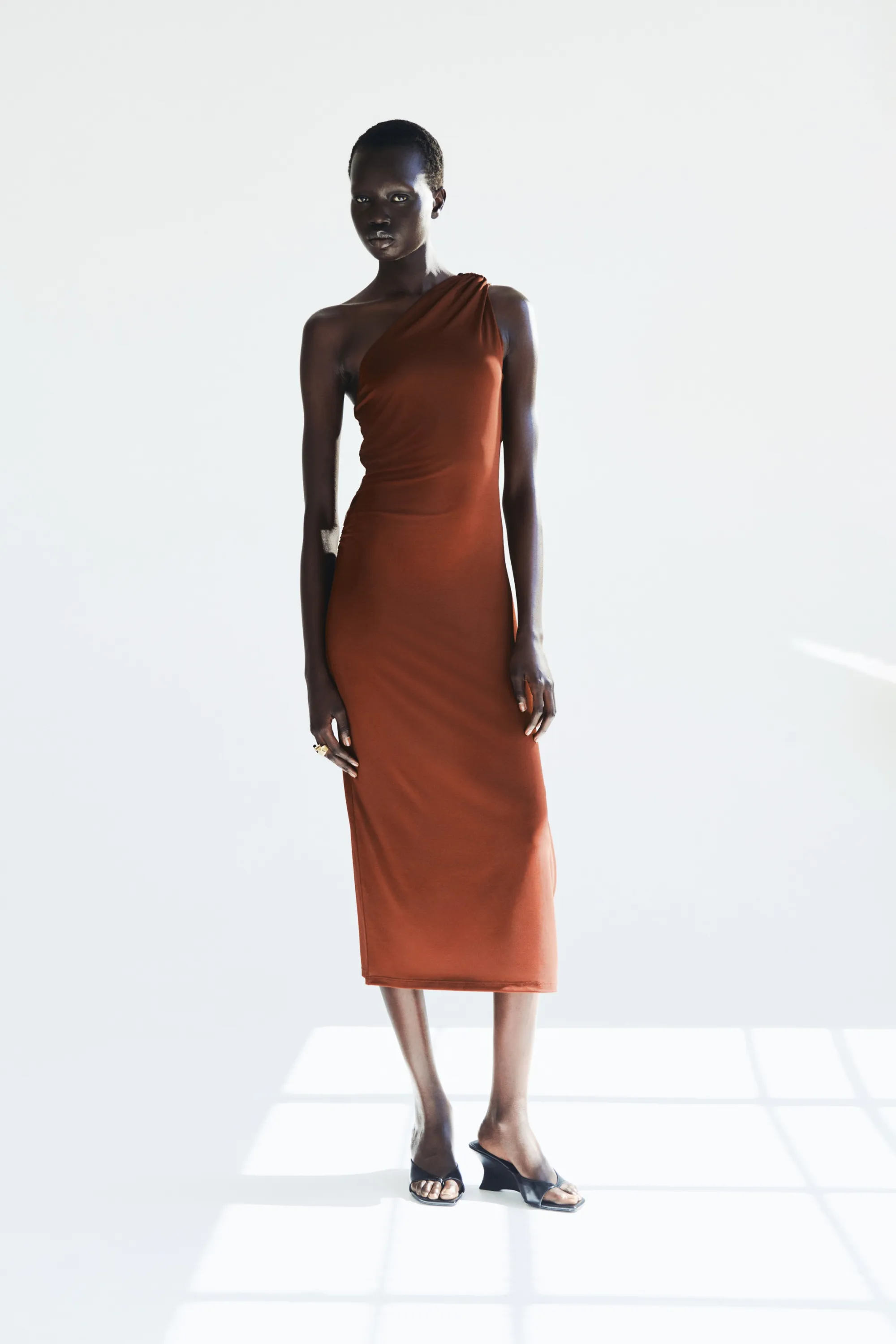 Robe asymétrique avec panneau drapé - Brun rouille