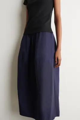 JUPE MIDI SCULPTÉE EN NYLON - BLEU MARINE — photo 1