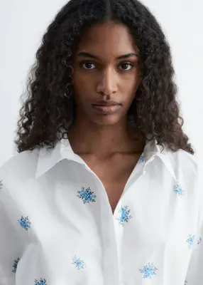 Robe-chemise courte oversize - Blanc / Motif floral bleu — photo 2