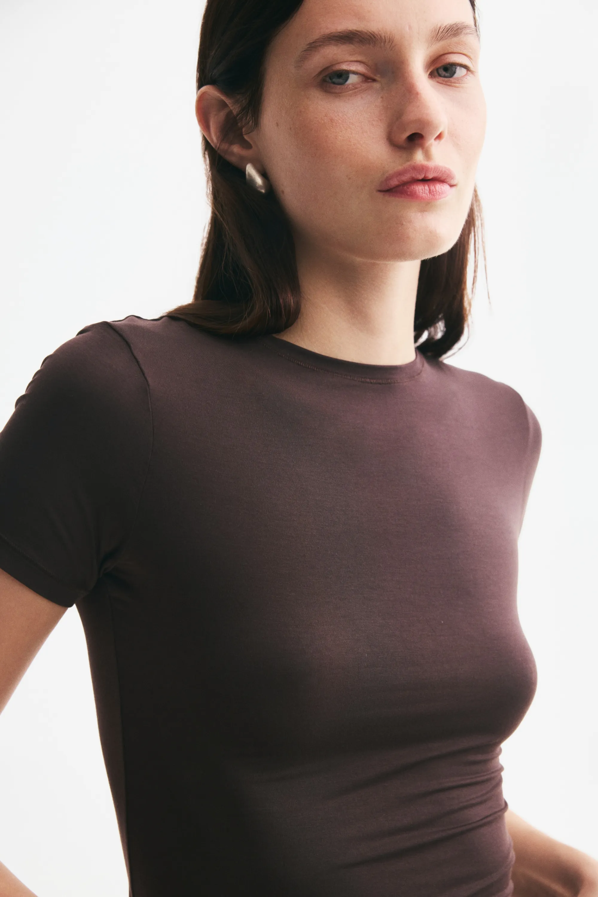 T-shirt ajusté en modal - Marron foncé