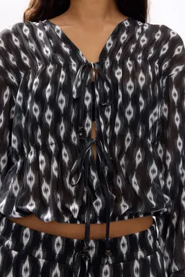 Blouse en mesh avec détails à nouer - Noir/motif — photo 3