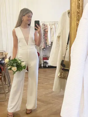 Combinaison pantalon en crêpe blanc ivoire décolleté V voile Prix boutique 590€ Taille 34/36 — photo 5