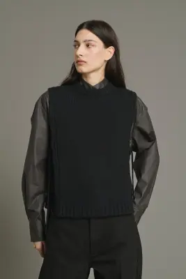 PULL UZEL NOIR — photo 1