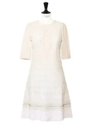 Robe en crêpe de soie nude, dentelle blanche, cristaux Swarovski Px boutique 3500€ Taille 36 — photo 1