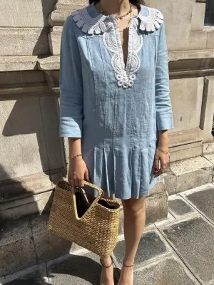 Robe courte manches longues en chanvre bleu clair col dentelle Prix boutique 1500€ Taille 36/38 — photo 2