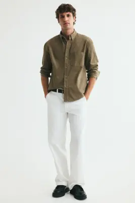 Chemise Regular Fit en velours côtelé - Vert kaki foncé — photo 2