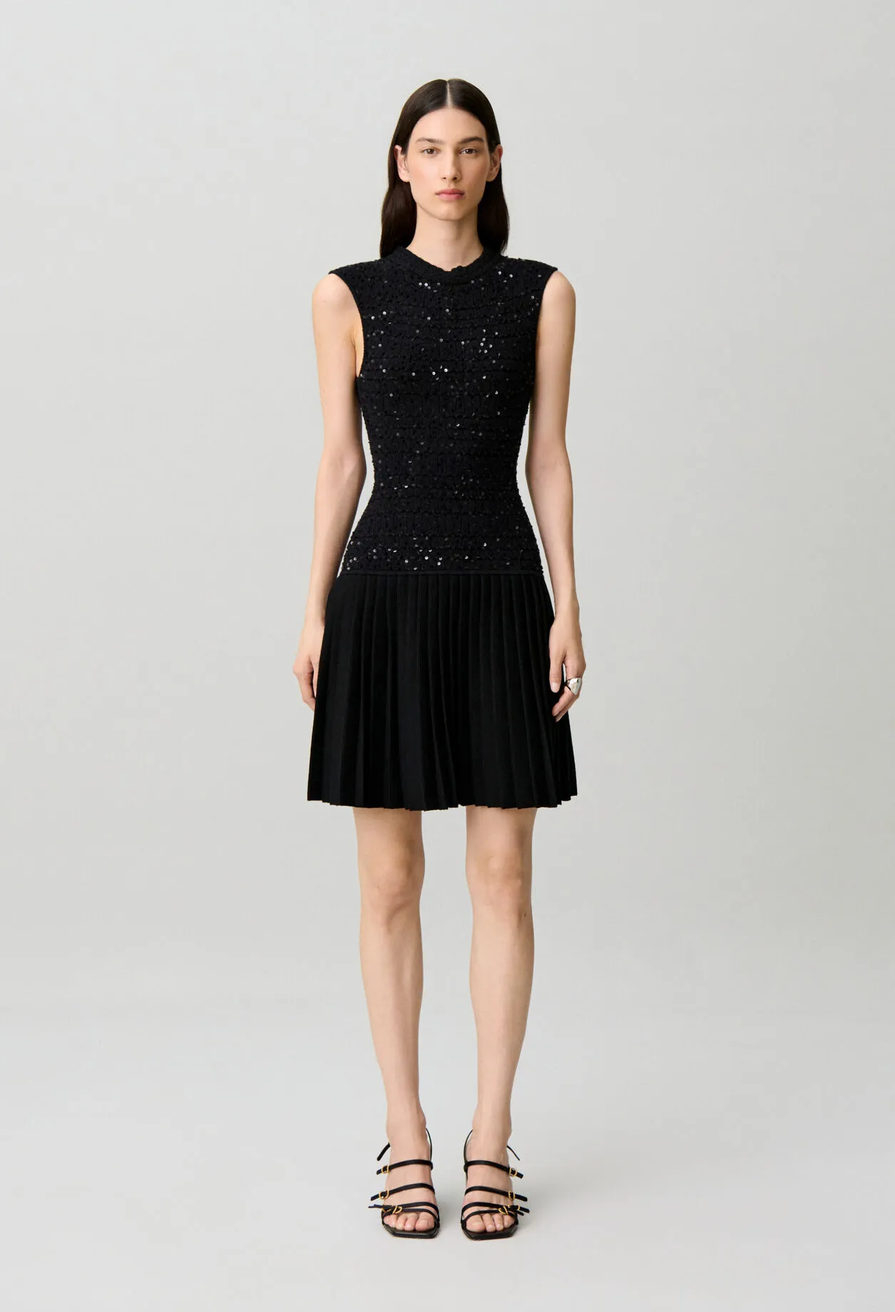 Robe courte ajustée maille sequins