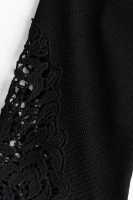 Top à encolure bateau avec dentelle - Noir — photo 3